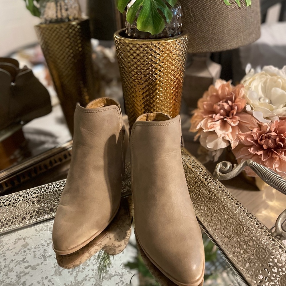 Natural sole Booties
